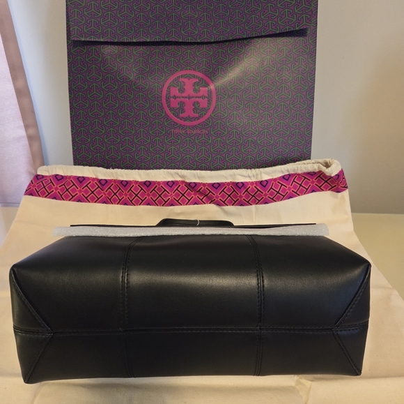 Tory Burch Block-T-Satchel - Picture 8 of 9